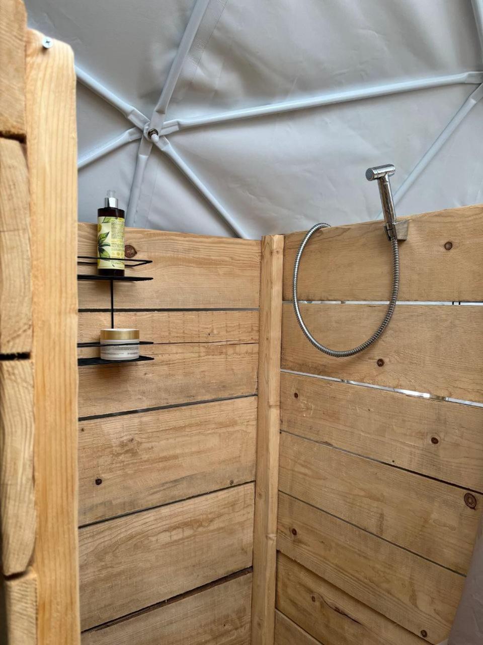 ホテル Glamping Rose ラドヴィチ エクステリア 写真