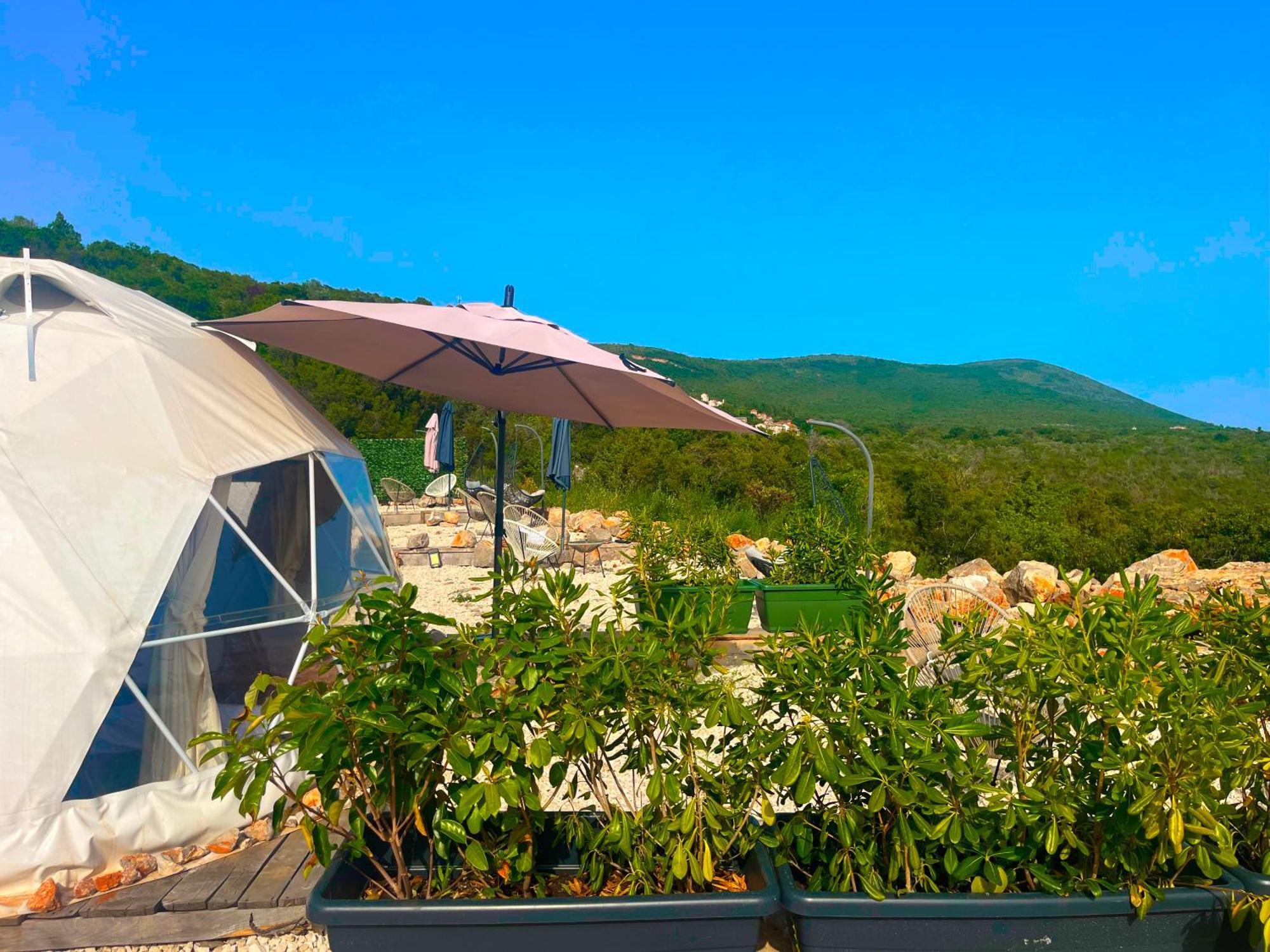ホテル Glamping Rose ラドヴィチ エクステリア 写真